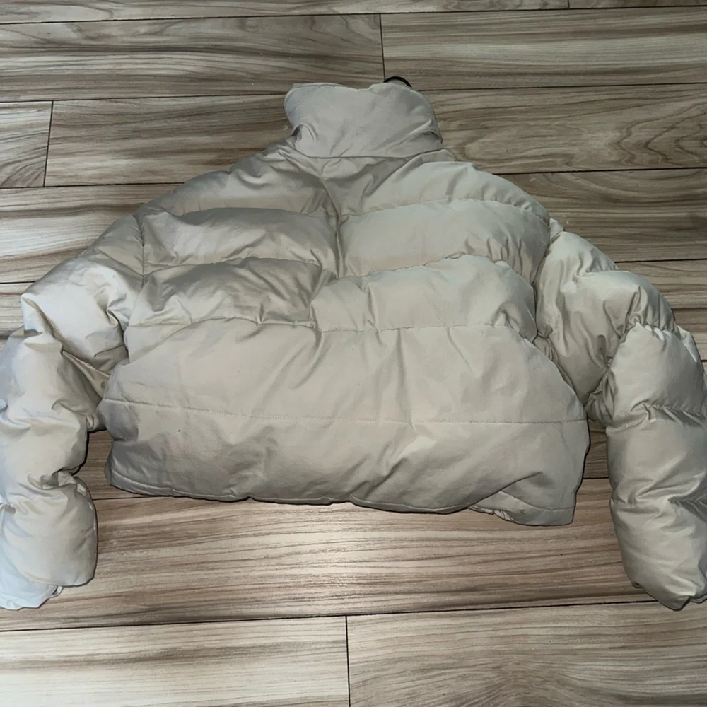 HOUSE OF CB "HERO" IVORY OVERSIZED C SHAPE PUFFER JACKET IN LARGE - Picture 3 of 5